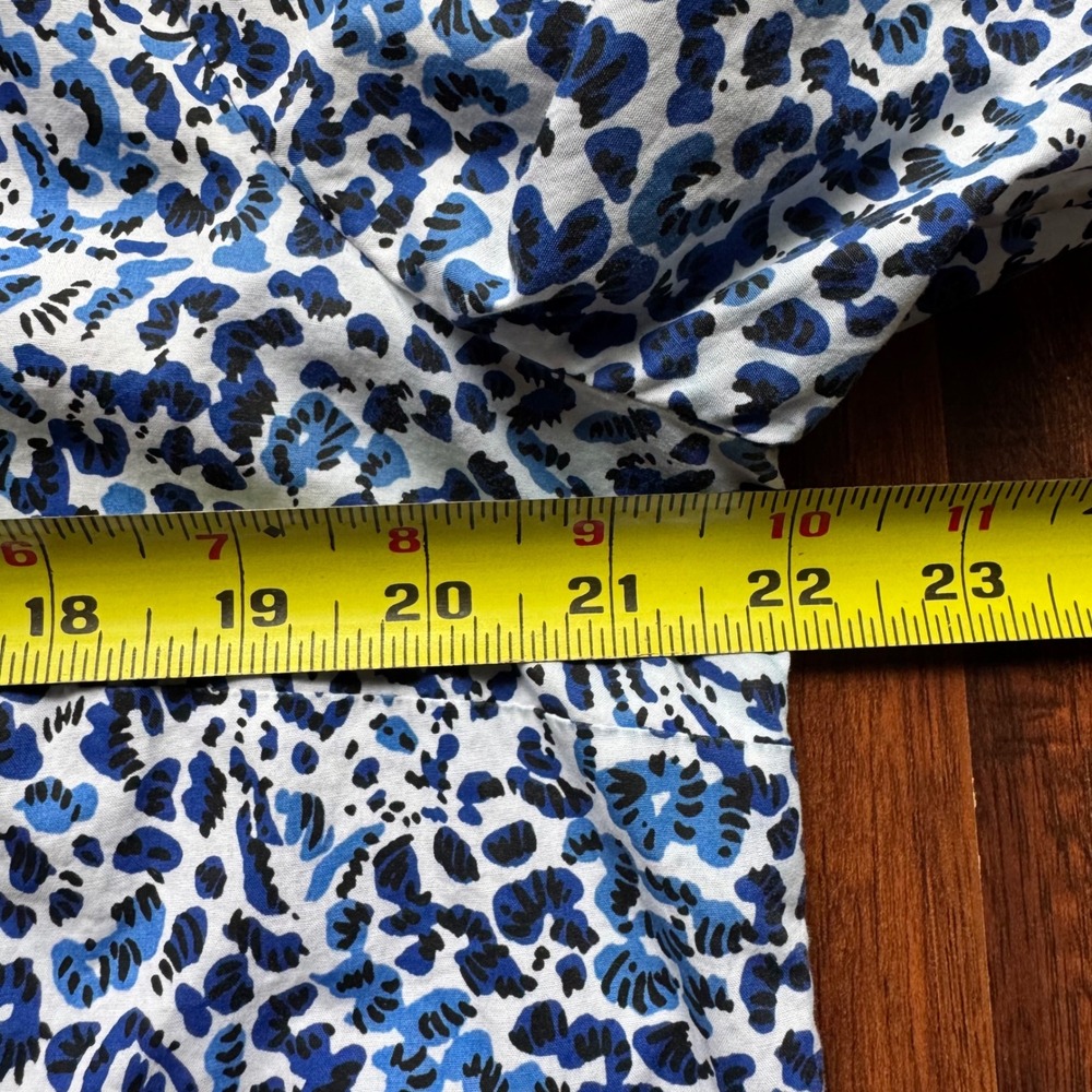 Lilly Pulitzer "Coulter" Tunic Sz L Blue Leopard Print V Neck Ruffle Cuffs - Picture 15 of 16